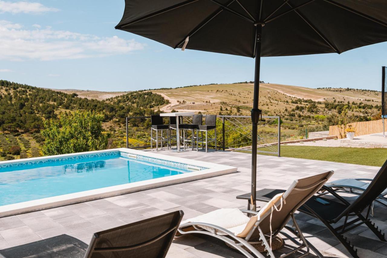 Guest House "The View" - With A Pool Donje Polje Екстер'єр фото