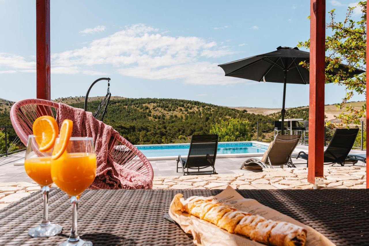 Guest House "The View" - With A Pool Donje Polje Екстер'єр фото