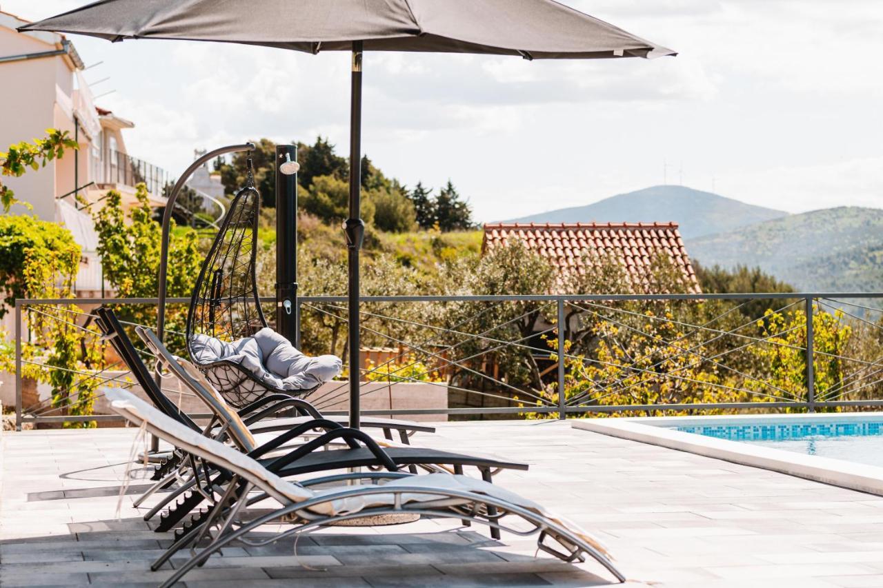 Guest House "The View" - With A Pool Donje Polje Екстер'єр фото
