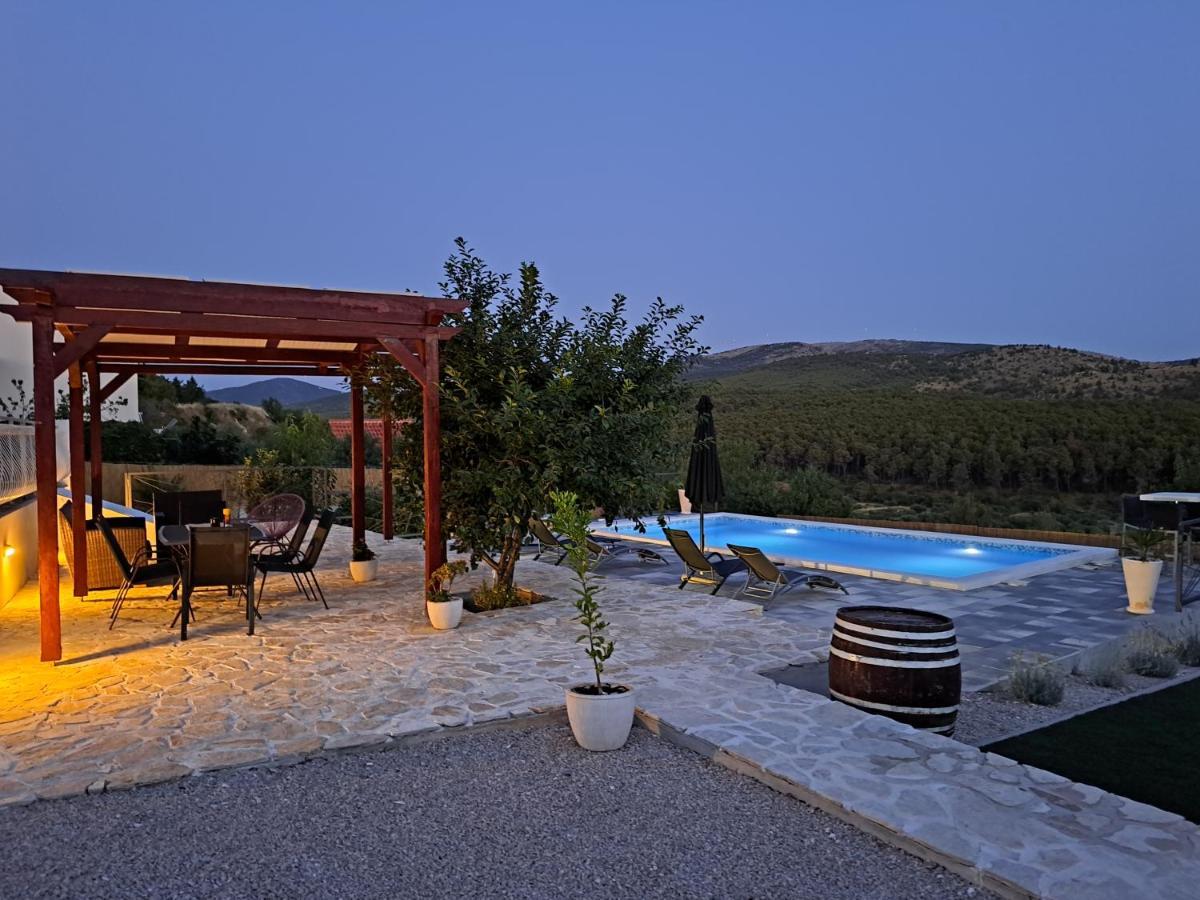 Guest House "The View" - With A Pool Donje Polje Екстер'єр фото
